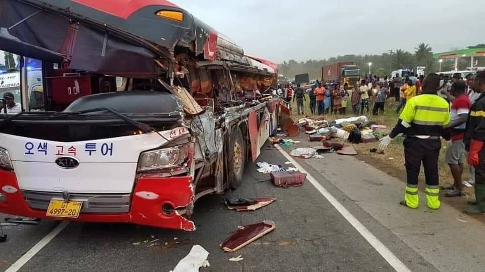 Photos | Plus de 20 morts dans un accident sur l’axe Accra – Kumasi