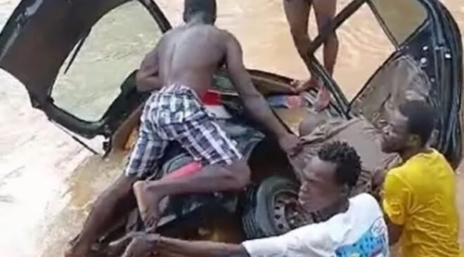 Vidéo: 4 personnes mortes noyées et une portée disparue dans la chute d’une voiture dans une rivière