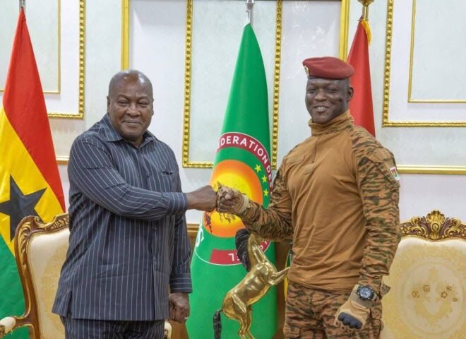 CEDEAO: John Mahama invite les dirigeants des pays de l’AES au cinquantième anniversaire de l’organisation