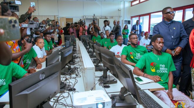 Tech: John Mahama lance le programme “Un million de codeurs” pour équiper les jeunes Ghanéens de compétences numériques