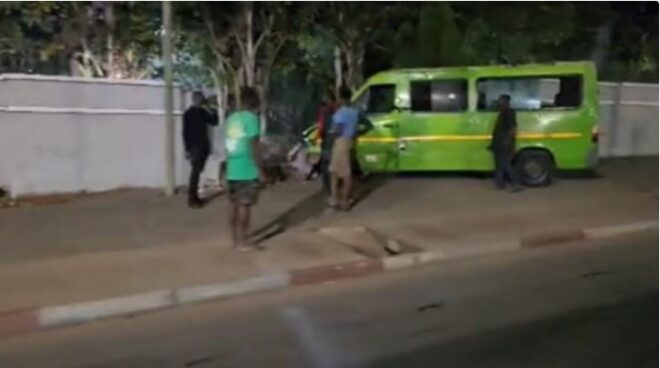 Un minibus (trotro) percute la clôture de la résidence de l’ex-président Akufo-Addo à Nima