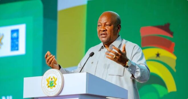 Le Président Mahama accorde l’amnistie à 998 prisonniers à travers le Ghana