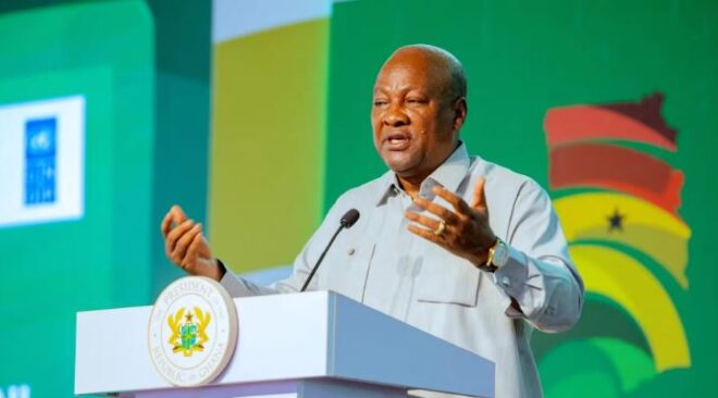 Le Président Mahama accorde l’amnistie à 998 prisonniers à travers le Ghana